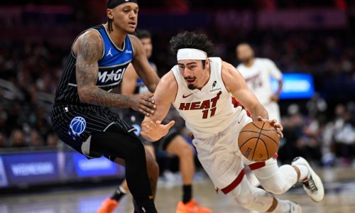 La cancha especial del Magic para la Copa NBA se daña, lo que obliga a usar la superficie regular