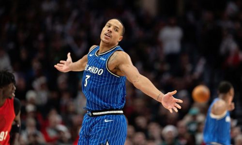 El trabajo de Bane en ambos extremos ayuda al Magic a vencer a Blazers por 110-106