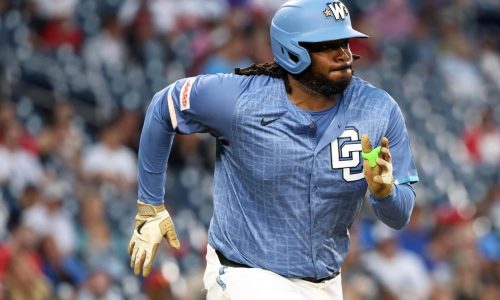 Mellizos incorporan al primera base Josh Bell con por un año, según fuente