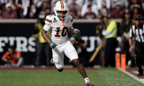 El novato de Miami se redime con un touchdown decisivo en la victoria 10-3 sobre Texas A&M
