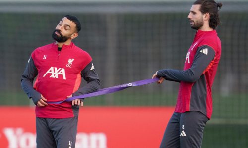 Salah está de vuelta con el Liverpool para enfrentar al Brighton después de hablar con Slot