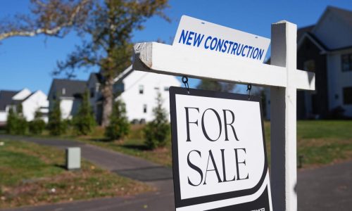 Average US long-term mortgage rate ticks up to 6.22%, but remains close to its low for the year