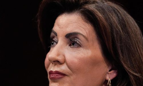 Gobernadora de Nueva York anuncia acuerdo para legalizar el suicidio asistido