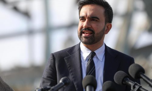 Mamdani informa a inmigrantes en NY sobre su derecho a no acatar órdenes del ICE