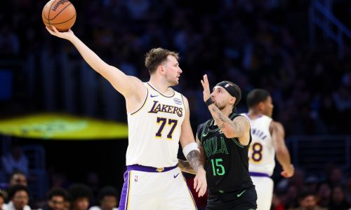 Luka Doncic y Lakers inician fuerte y vencen 133-121 a Pelicans para su séptima victoria seguida