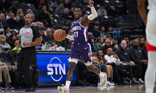 Schroder anota un triple en la prórroga y Kings sorprenden a Rockets 125-124