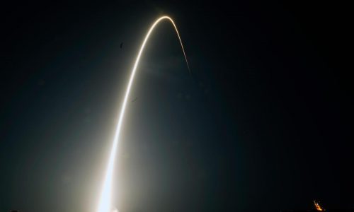 La inteligencia occidental sospecha que Rusia desarrolla un arma contra satélites Starlink de Musk