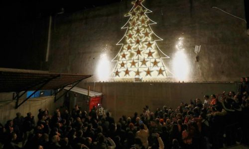 Una iglesia siria celebra la Navidad y reafirma su fe meses después de un ataque mortal