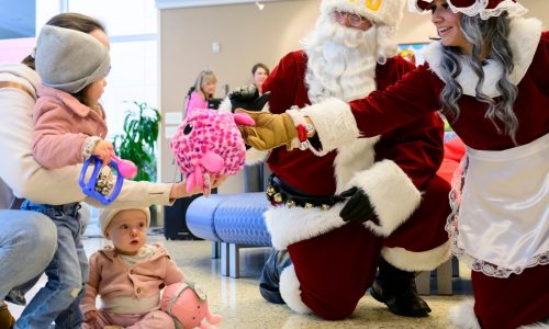 St. Paul Cops and Kids bring Santa, Mrs. Claus (and elves) to Children’s MN