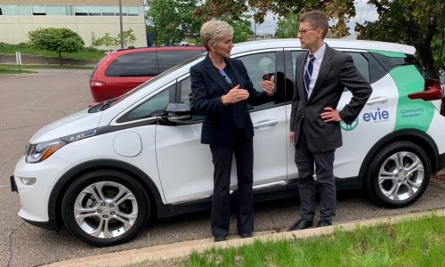 Evie electric carshare seeks to expand, despite loss of federal grant