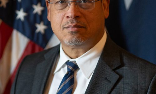 Woodbury couple defrauded visa-seekers to live lavish lifestyle, lawsuit says