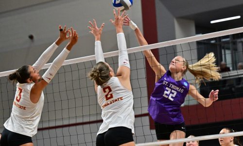 St. Thomas volleyball: Tommies fall in a first-round thriller