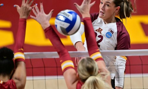 Gophers sweep Iowa State to move into Sweet 16