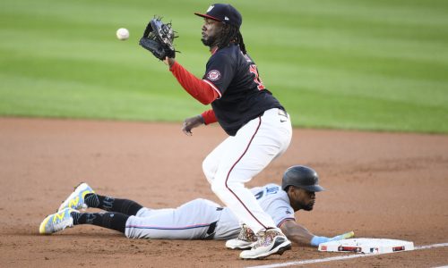 Twins add veteran first baseman Josh Bell in free agency