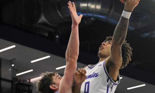 Men’s basketball: St. Thomas rolls past old rival Johnnies