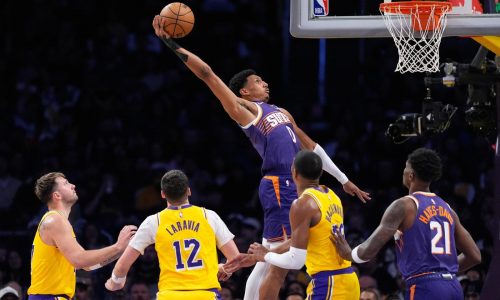 Suns rompen racha de siete victorias de Lakers con triunfo 125-108 pese a quedarse sin Booker