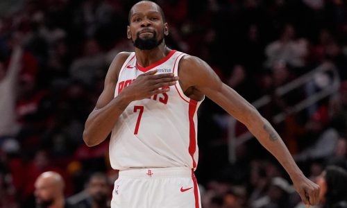 Durant alcanza 31.000 puntos en su carrera y Rockets dominan a Suns