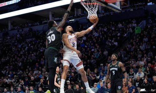 Suns superan 40 puntos de Edwards y rompen racha de cinco victorias de Timberwolves al ganar 108-105
