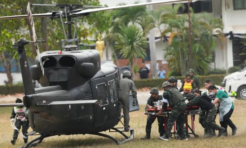 Los nuevos combates en la frontera entre Tailandia y Camboya desplazan a cientos de miles