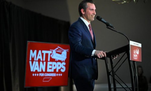 Republicano Matt Van Epps gana elección especial por escaño de Tennessee en Cámara de Representantes