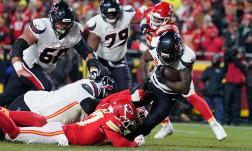 Texans frenan a Mahomes y los Chiefs en victoria 20-10 para seguir en la pelea por el Sur de la AFC