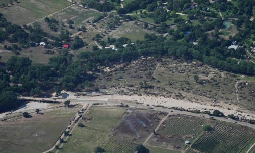 Llamadas al 911 revelan súplicas desesperadas y trágicos desenlaces durante inundación en Texas