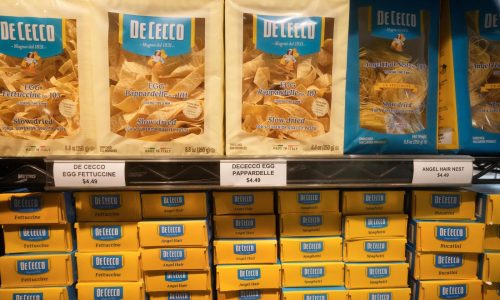 Los aranceles han costado 1.200 dólares por hogar en EEUU desde la vuelta de Trump, dicen demócratas