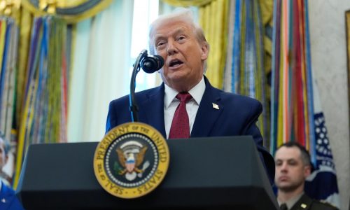 Trump demanda a la BBC por $10.000 millones por edición de su discurso del 6 de enero