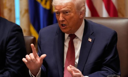 Trump defiende segundo ataque con misiles a bote en el Caribe