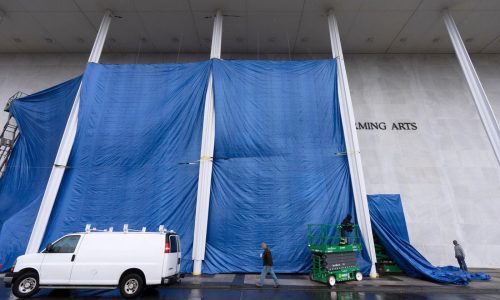 El Centro Kennedy comienza obra para añadir el nombre de Trump a su edificio