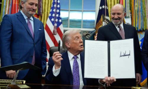 Trump firma orden ejecutiva para bloquear regulaciones estatales sobre IA