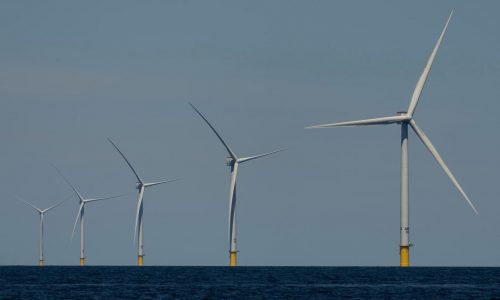 Administración Trump detiene cinco proyectos eólicos en la costa este