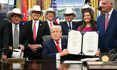 Trump Honors US ‘Miracle on Ice’ Hockey Team in White House Celebration