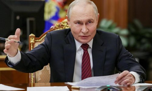 Rusia mantendrá la policía y la Guardia Nacional en el Donbás aun con un acuerdo de paz, dice Moscú