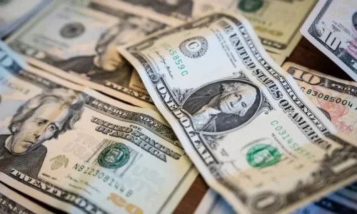 US Dollar Poised for Largest Annual Decline Since 2003