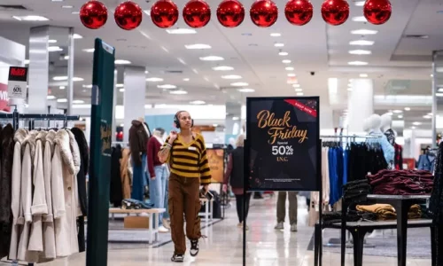 US Economy Expands 4.3 Percent in 3rd Quarter, Topping Expectations