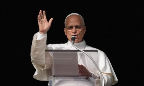 El papa hace una suave crítica a la cultura del Vaticano en su mensaje navideño a la Curia