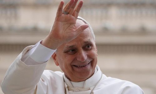 El papa critica la “irracionalidad” de la disuasión militar en su primer mensaje anual de paz