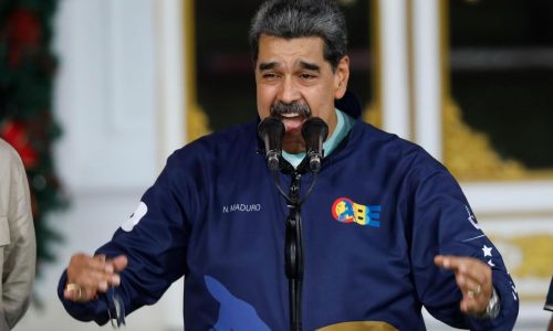 Presidente de Venezuela confirma conversación con Donald Trump en medio de creciente tensión