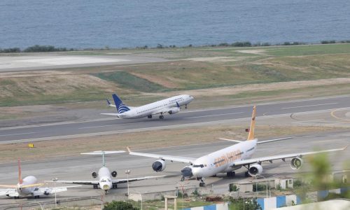 Venezuela seguirá aceptando migrantes deportados pese a sugerencia de Trump sobre cierre aéreo