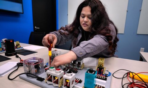 Walmart y otras empresas de EEUU buscan enfrentar escasez de trabajadores calificados