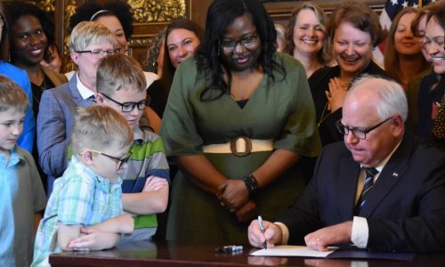 Medical leave applications opening for Minnesotans who welcomed a child in 2025