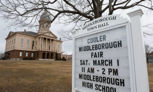 One killed. 3 injured in Middleboro fire