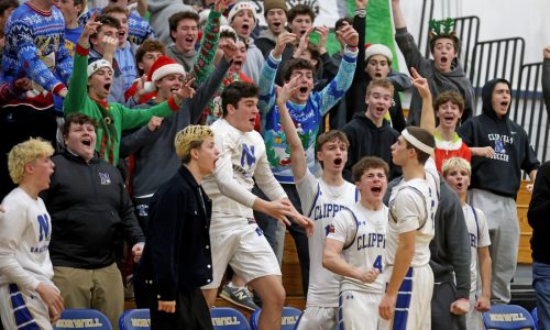 Norwell stuns Middleboro at the buzzer, 58-56