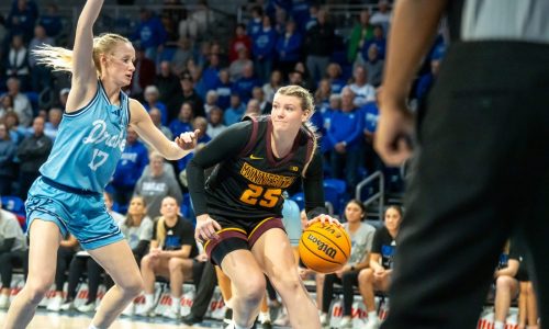 Women’s basketball: Grace Grocholski leads Gophers past Drake, 68-43