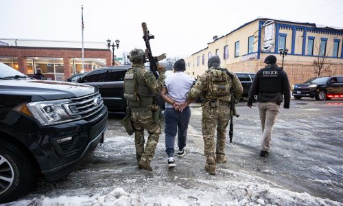 PODCAST: ¿Cómo han escalado las operaciones de ICE contra los inmigrantes?