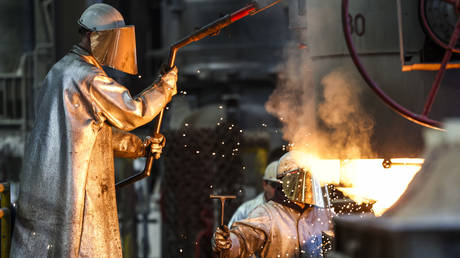 Eurozone manufacturing slumps – S&P