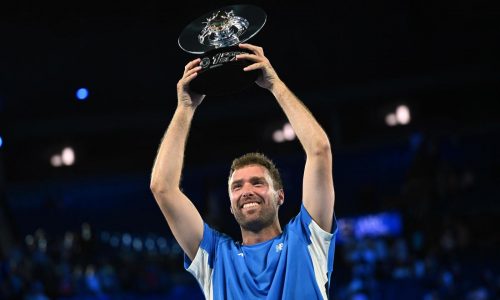 Tenista amateur gana punto a Sinner y obtiene premio cuantioso en antesala del Abierto de Australia