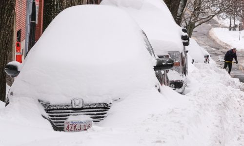 Massive snowstorm continues Monday across Massachusetts