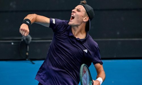 Jakub Mensik se dirige al Abierto de Australia tras ganar el título individual en Auckland